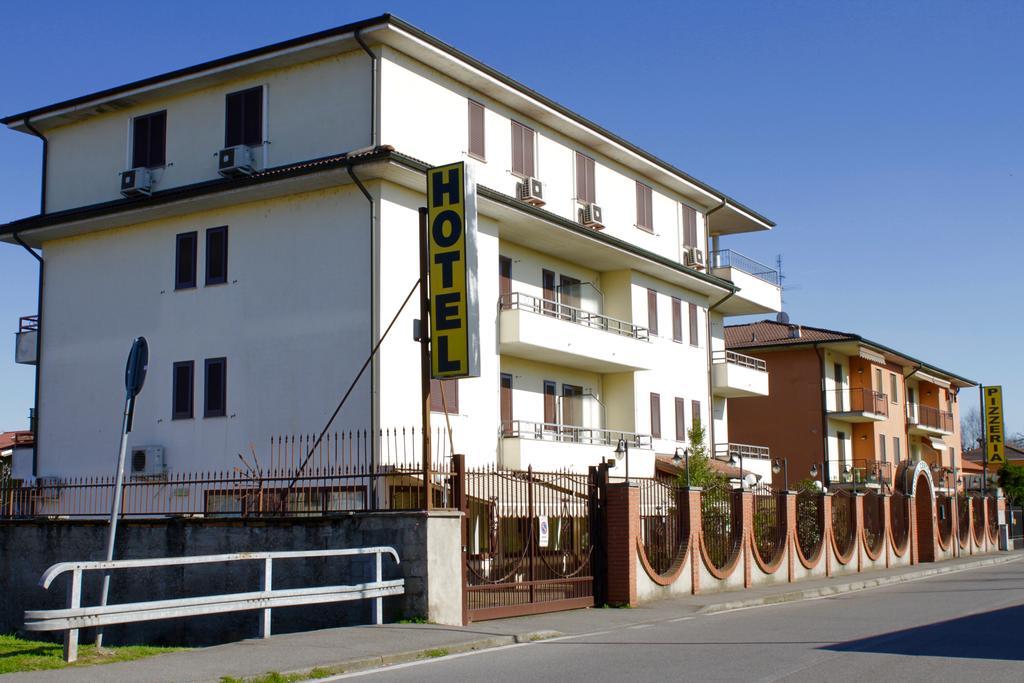 Hotel Certosa แชร์โตซา ดิ ปาเวีย ภายนอก รูปภาพ