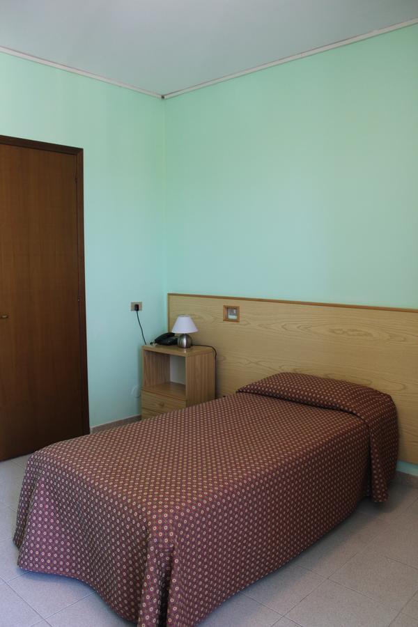 Hotel Certosa แชร์โตซา ดิ ปาเวีย ภายนอก รูปภาพ